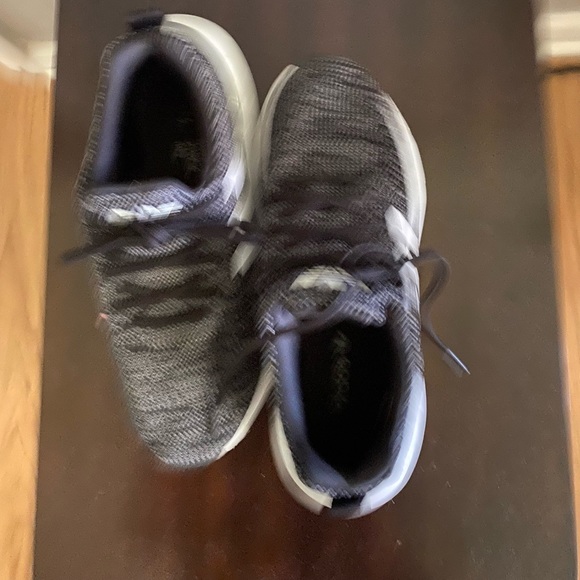 Boys Adidas size 5 excellent condition black and white - Picture 3 of 5